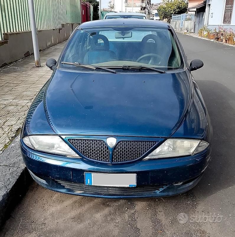 Usata Lancia Ypsilon 2001 Utilitaria