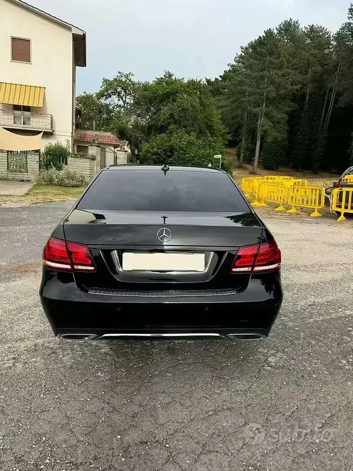 Usata Mercedes E220 Premium 170 CV (125 kW) 2014 Nero Berlina