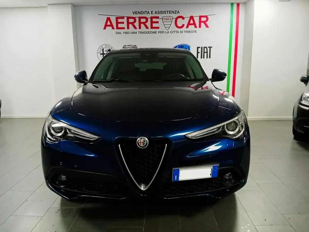 Usata Alfa Romeo Stelvio Executive 210 CV (154 kW) 2019 Blu SUV
