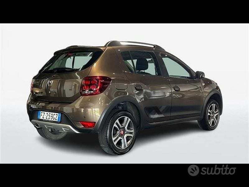 Usata Dacia Sandero Comfort 95 CV (69 kW) 2020 Marrone Utilitaria