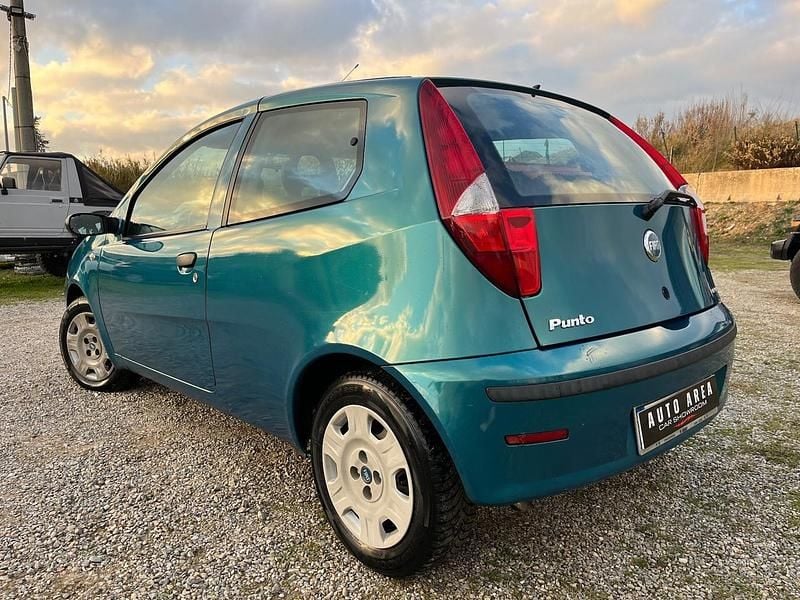 Usata Fiat Punto Dynamic 69 CV (50 kW) 2005 Verde Berlina