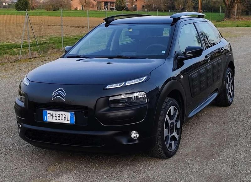 Usata Citroën C4 Shine 99 CV (72 kW) 2017 Nero SUV