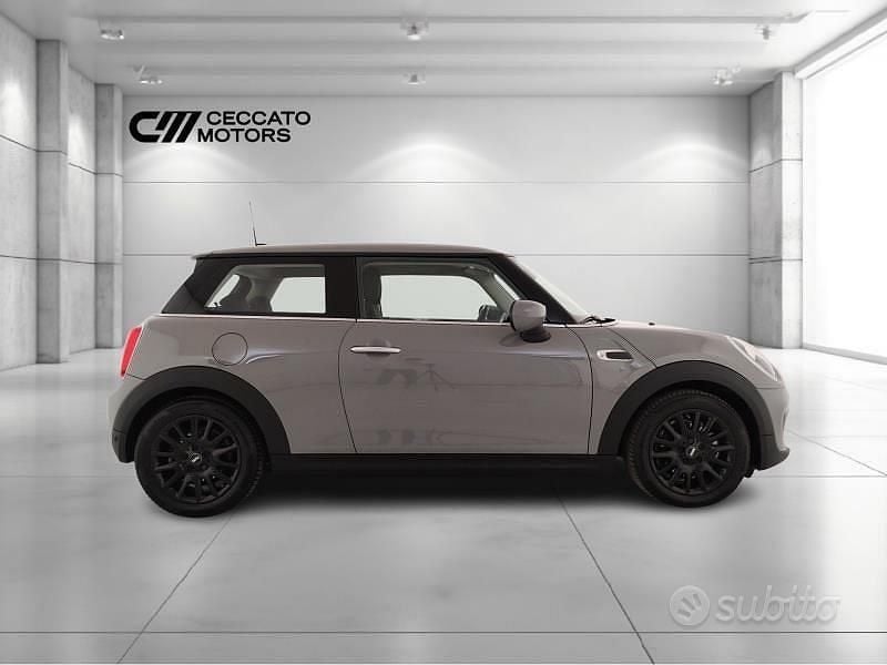 Usata Mini ONE 75 CV (55 kW) 2021 Grigio Utilitaria