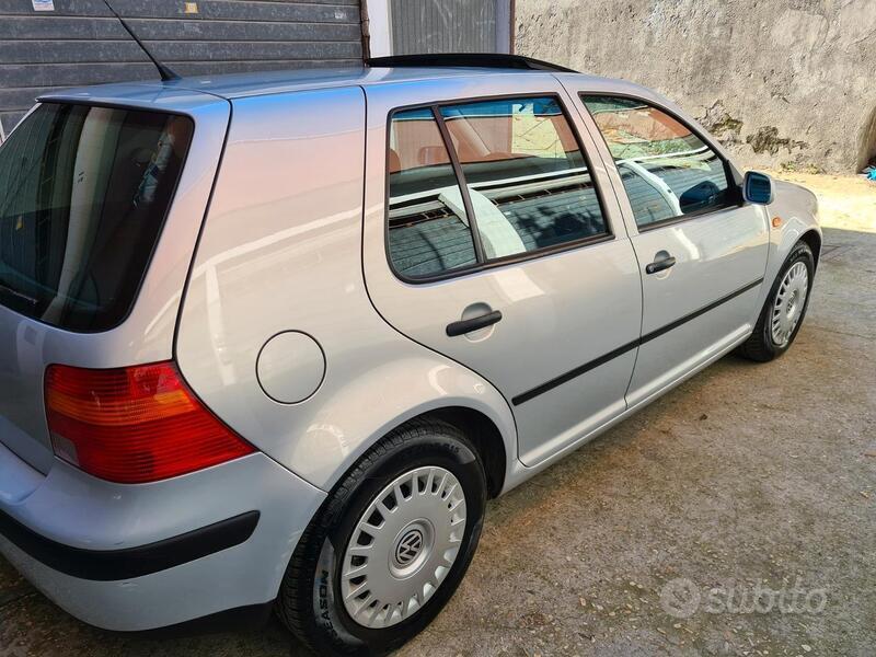 Usato 1999 VW Golf IV Benzin (5.000 €)