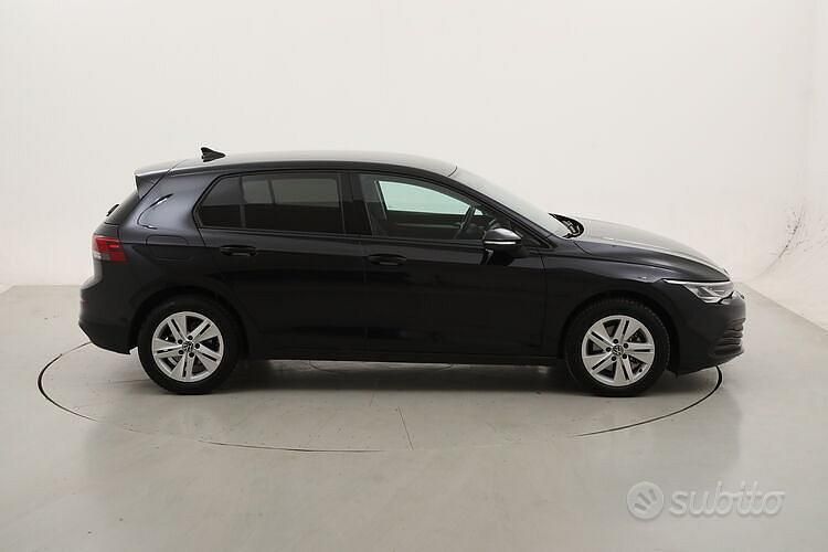 Usata VW Golf VIII Life 131 CV (96 kW) 2022 Nero Berlina