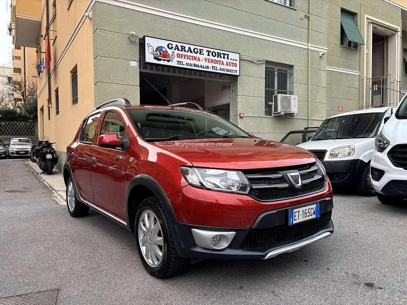 Rosso Usata 2014 Dacia Sandero Prestige Tre volumi | 7500 € (Ottimo prezzo) - Immagine 1/4