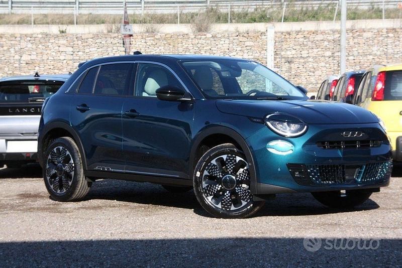 Nuova Fiat 600 La Prima 136 CV (100 kW) 2025 Nero SUV