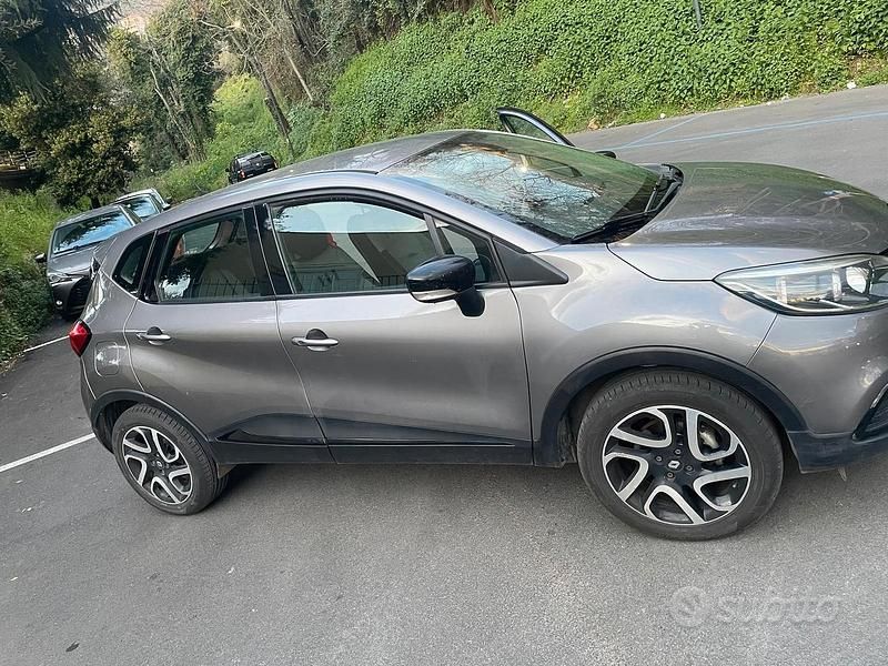 Usata Renault Captur 110 CV (80 kW) 2016 Grigio SUV