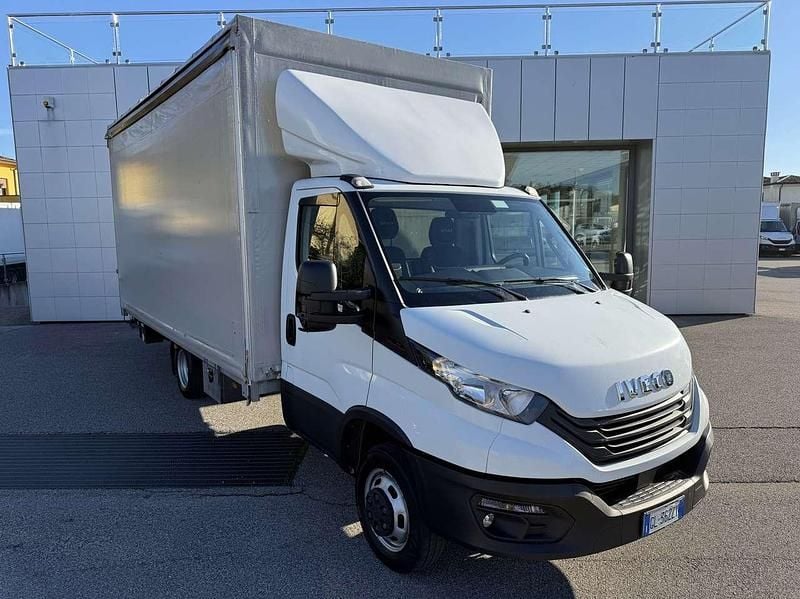 Bianco Usata 2022 Iveco Daily Furgone | 31.250 € (Buon prezzo) - Immagine 1/4