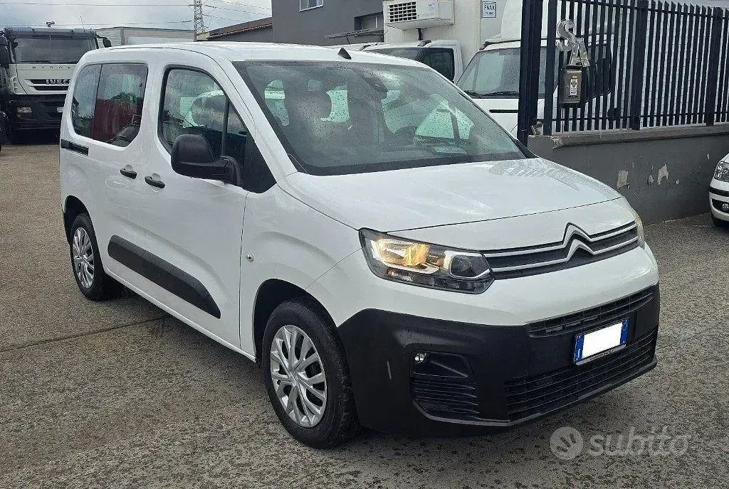 Usata Citroën Berlingo Live 102 CV (75 kW) 2021 Bianco Monovolume