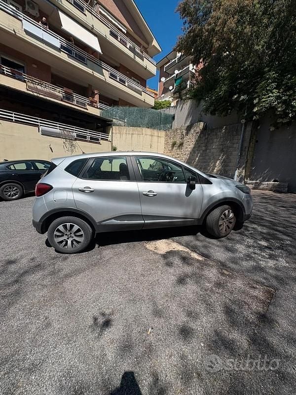 Usata Renault Captur Zen 90 CV (66 kW) 2015 Grigio SUV