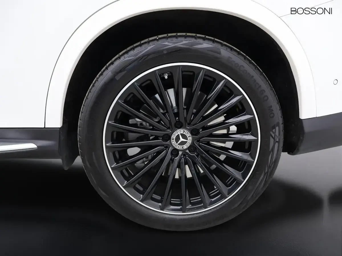 Käytetty Mercedes GLC300 AMG Line Premium Plus 197 HP (144 kW) 2025 Valkoinen Coupe - kaksiovinen