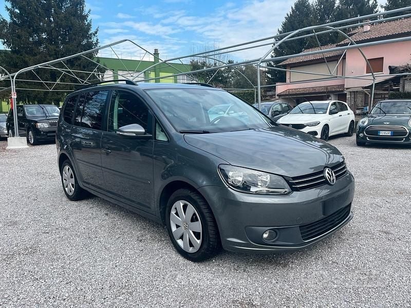 Usata VW Touran Comfortline 105 CV (77 kW) 2014 Grigio Monovolume