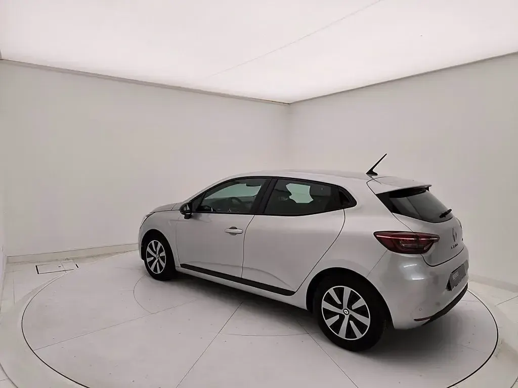 Usata Renault Clio Equilibre 145 CV (106 kW) 2022 Argento Utilitaria