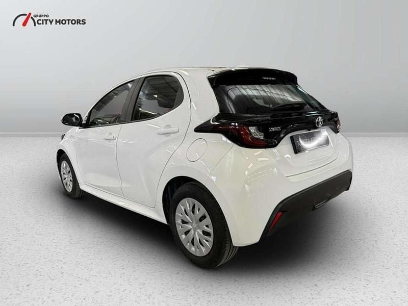 Usata Toyota Yaris Hybrid Active 116 CV (85 kW) 2025 Bianco Berlina