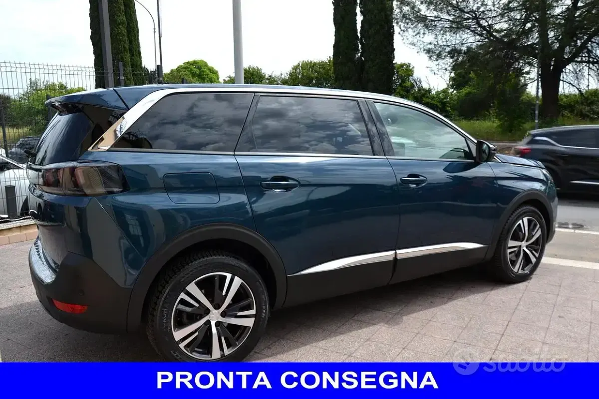 Usado Peugeot 5008 Allure 131 HP (96 kW) 2022 Cinzento SUV