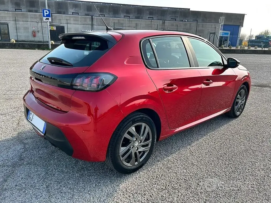 Usata Peugeot 208 Active 75 CV (55 kW) 2022 Rosso Utilitaria