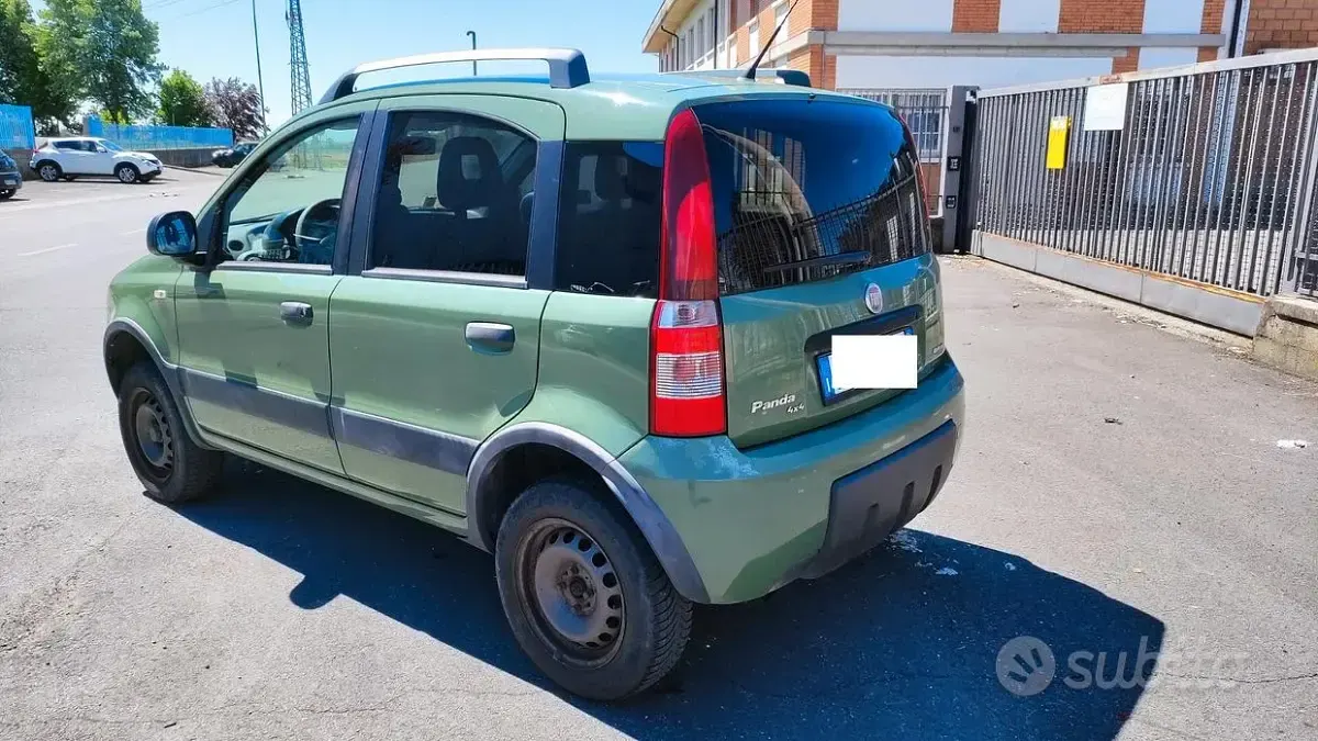 Usado Fiat Panda 4x4 69 HP (50 kW) 2010 Verde Citadino