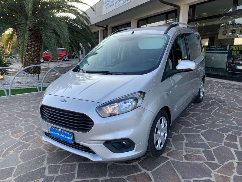 Usata Ford Tourneo Courier 75 CV (55 kW) 2020 Argento Monovolume