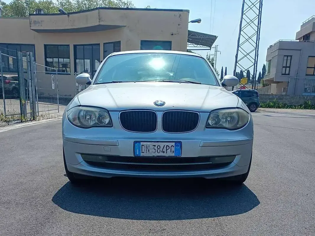 Usata BMW 120 163 CV (119 kW) 2007 Grigio Utilitaria