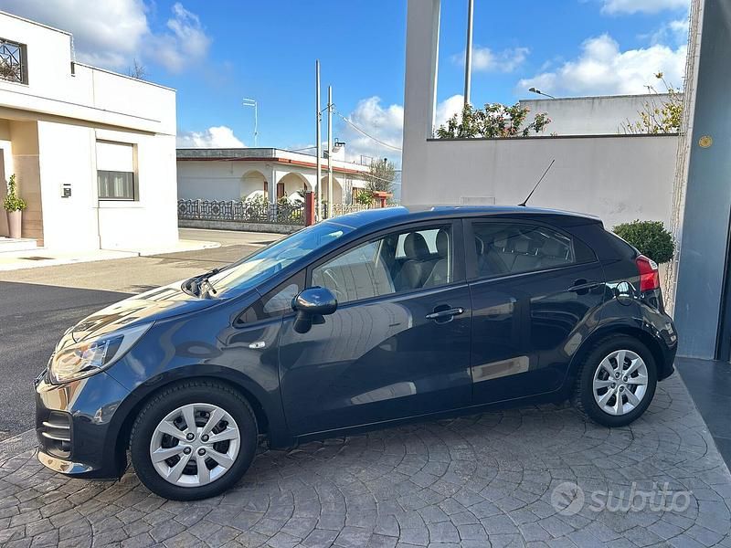 Usata Kia Rio 75 CV (55 kW) 2016 Grigio Utilitaria