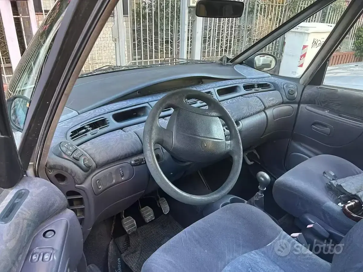 Usata Renault Espace 101 CV (74 kW) 2009 Grigio Monovolume