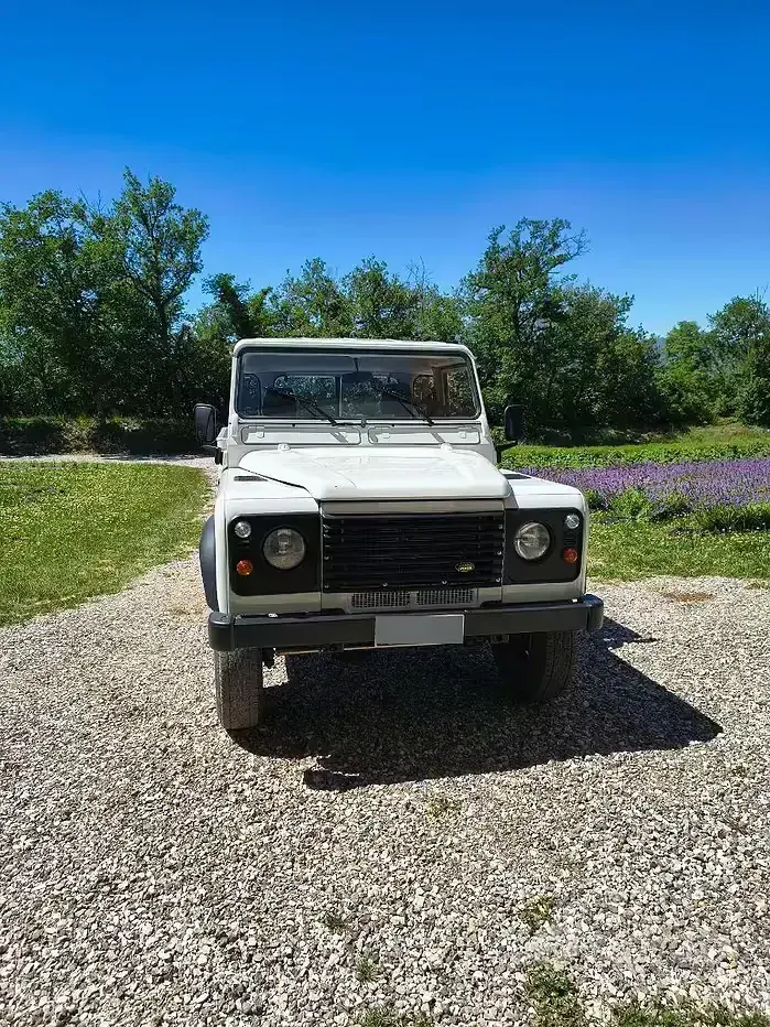 Usata Land Rover Defender 122 CV (89 kW) 1999 Bianco Pick-up