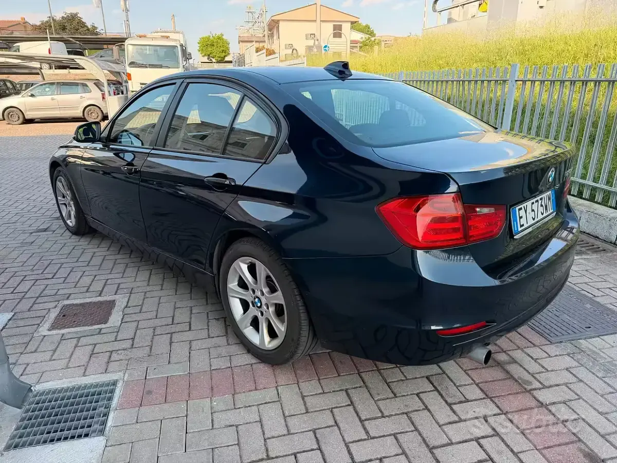 Usata BMW 320 Efficient Dynamics 184 CV (135 kW) 2015 Blu Berlina
