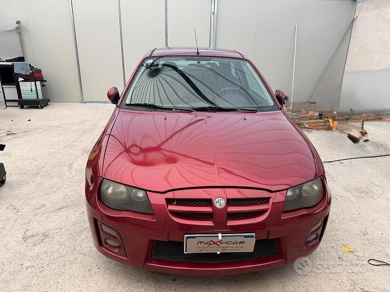 Usata MG ZR 104 CV (76 kW) 2005 Marrone Utilitaria