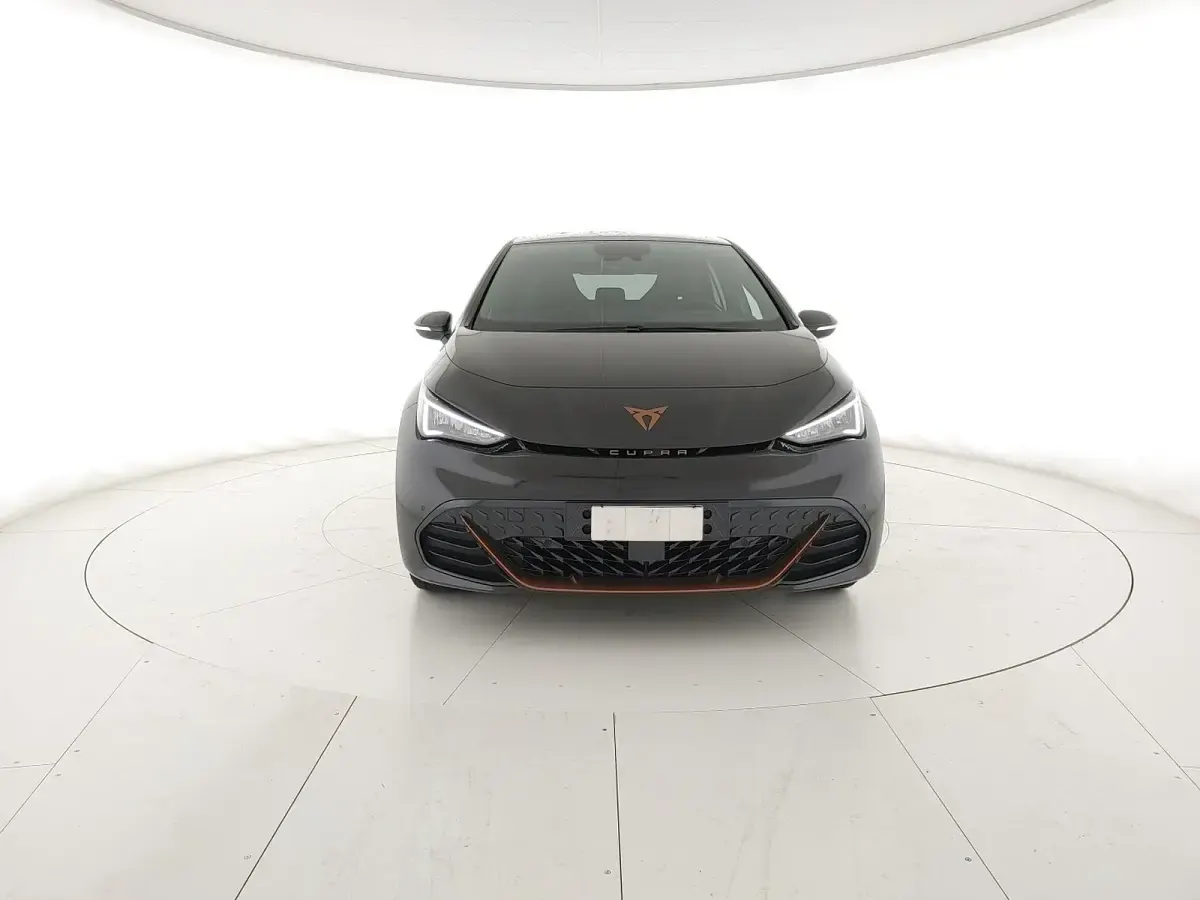 Usata Cupra Born 169 kW (231 CV) 2023 Grigio quasar Utilitaria