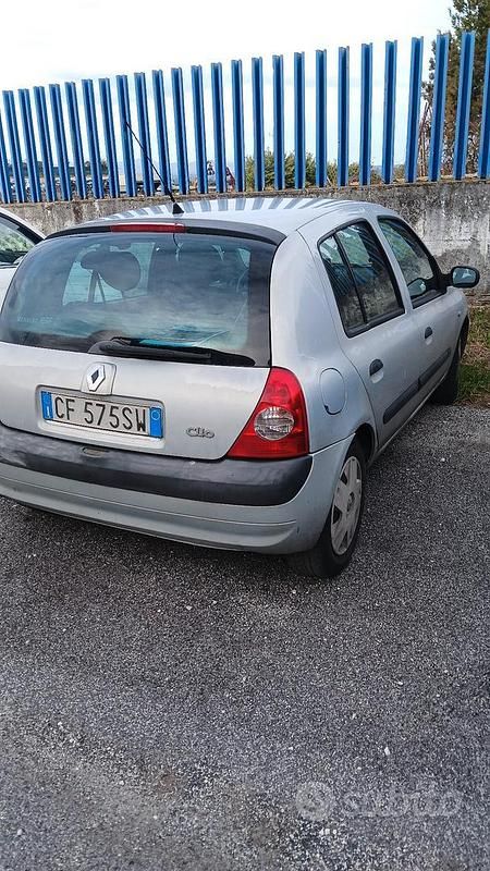 Usata Renault Clio II 65 CV (47 kW) 2003 Grigio Berlina