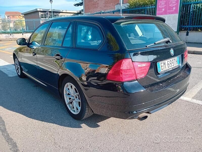 Usata BMW 318 143 CV (105 kW) 2012 Nero Station wagon