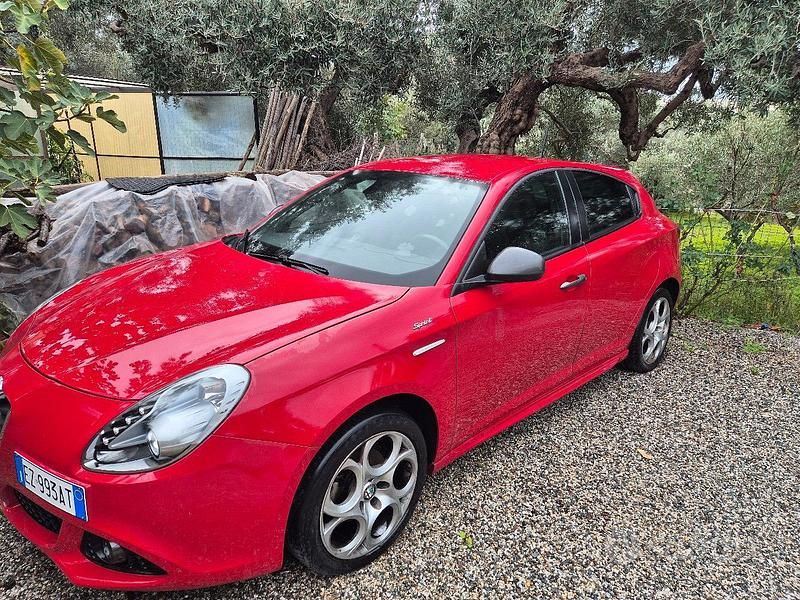 Second-hand Alfa Romeo Giulietta Sprint 109 CP (80 kW) 2014 Roșu Berlinǎ