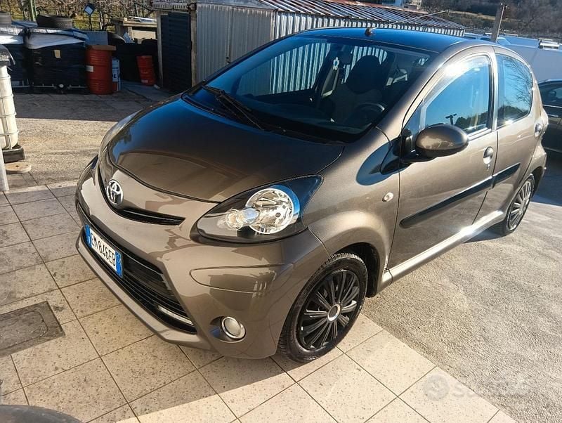 Usata 2012 Toyota Aygo Due volumi | 5800 € (Buon prezzo) - Immagine 1/4