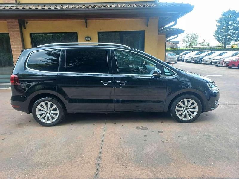 Begagnad VW Sharan Highline 150 HK (110 kW) 2019 Svart Minibuss