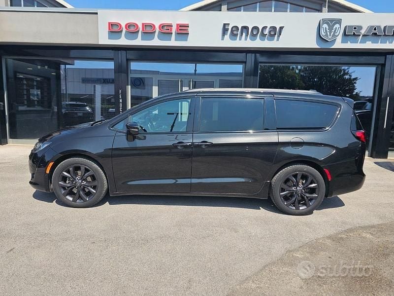 Usata Chrysler Pacifica Limited 291 CV (214 kW) 2019 Nero perlato SUV
