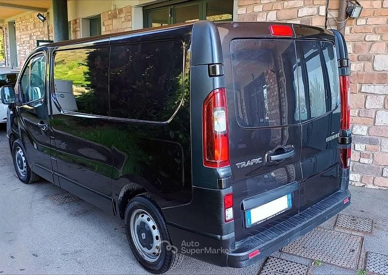 Begagnad Renault Trafic 121 HK (88 kW) 2017 Svart Minibuss