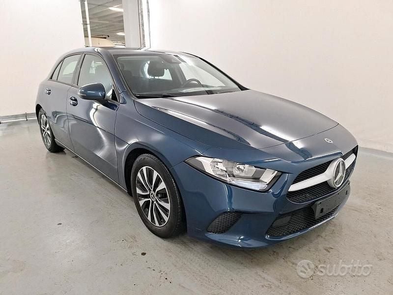 Usata Mercedes A180 Business 116 CV (85 kW) 2020 Blu Berlina
