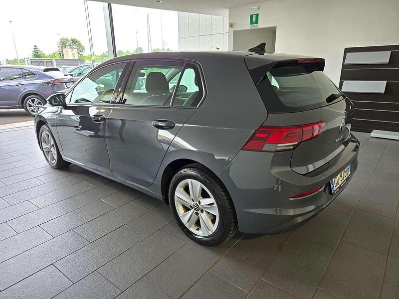 Usata VW Golf VIII Life 110 CV (80 kW) 2020 Grigio Berlina