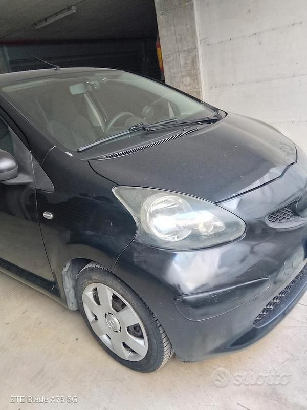 Usata Toyota Aygo 67 CV (49 kW) 2008 Nero Utilitaria