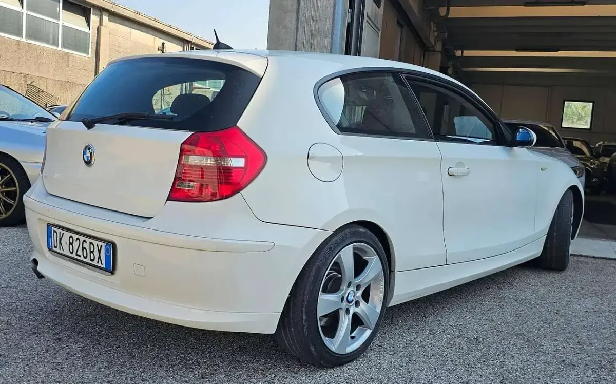 Usata BMW 118 143 CV (105 kW) 2007 Bianco Utilitaria