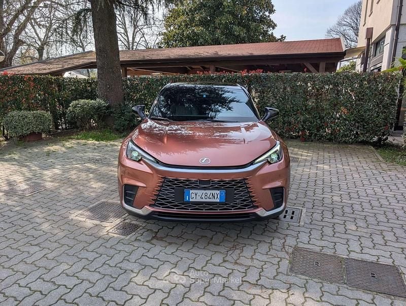 Usata Lexus LBX 91 CV (66 kW) 2025 Bitone sonic copper black SUV