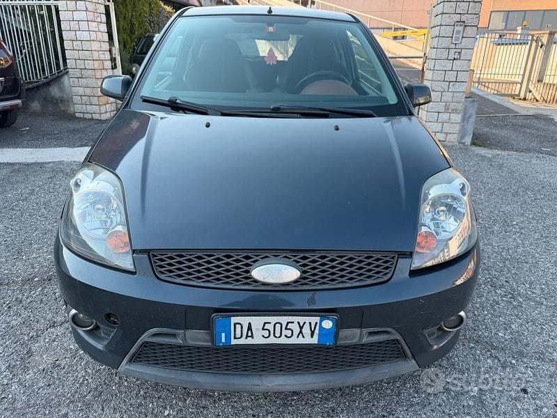 Usata Ford Fiesta 2006 Grigio Utilitaria