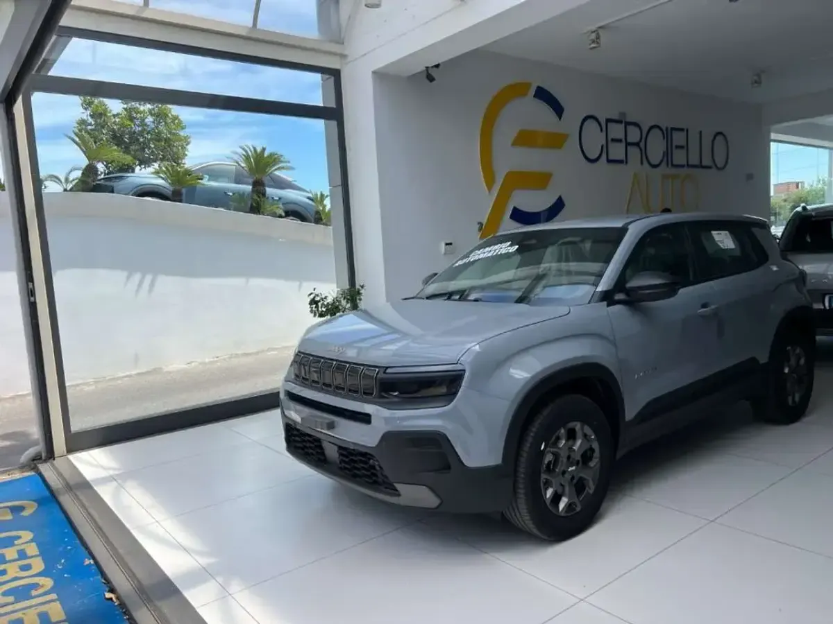 Nuova Jeep Avenger Longitude 101 CV (74 kW) 2026 Grigio SUV
