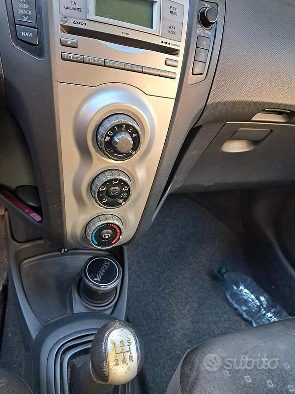 Usata Toyota Yaris 69 CV (50 kW) 2009 Nero Utilitaria