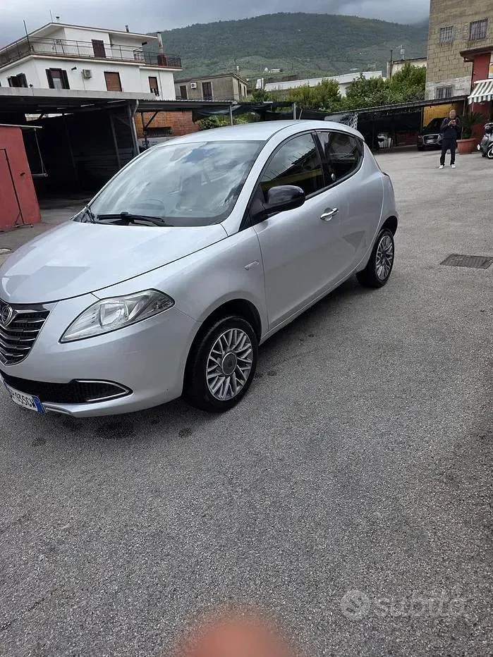 Usata Lancia Ypsilon 80 CV (58 kW) 2013 Grigio Utilitaria