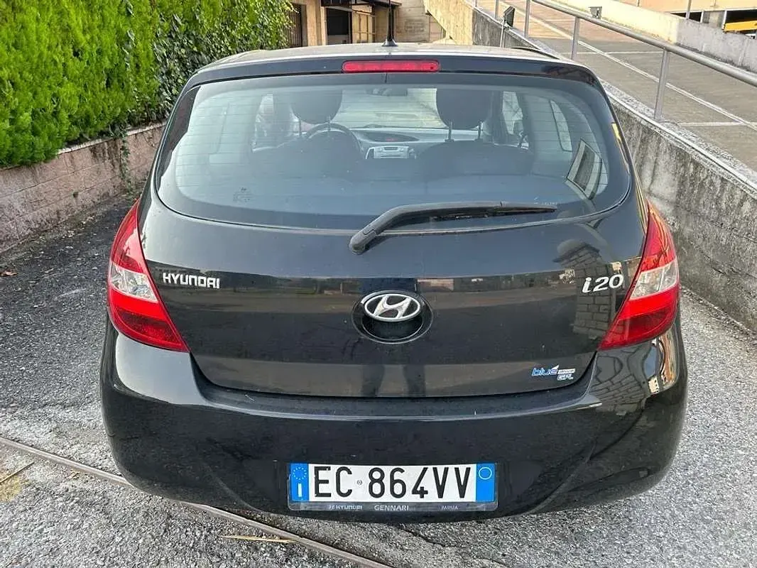 Usata Hyundai i20 Comfort 78 CV (57 kW) 2010 Nero Utilitaria