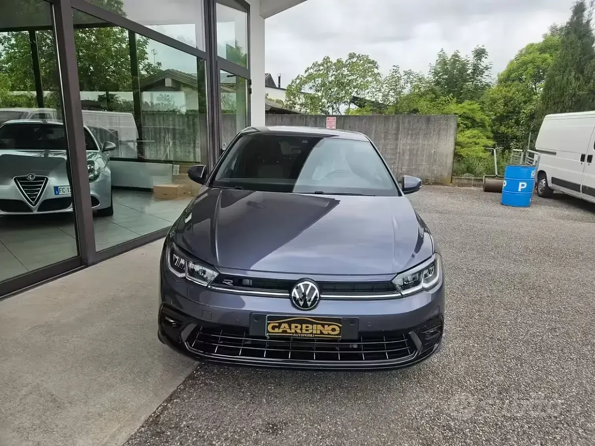 Usata VW Polo R-line 95 CV (69 kW) 2022 Grigio Utilitaria