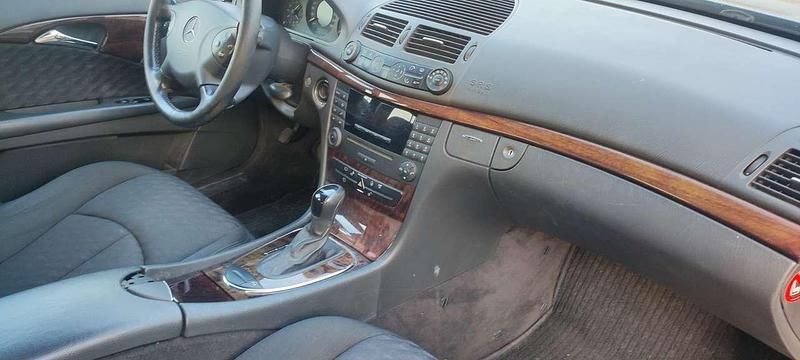 Usata Mercedes E220 Classic 150 CV (110 kW) 2006 Blu/azzurro Station wagon