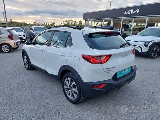Usata Kia Stonic Style 84 CV (61 kW) 2022 Bianco SUV